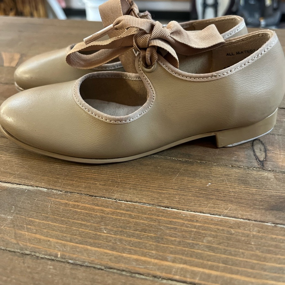 CAPEZIO CHILDRENS JR. TYETTE TAP SHOE CARAMEL size 11 - Picture 1 of 2